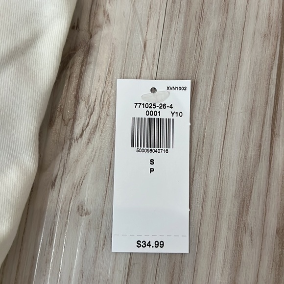 Old Navy Power Chill Crop - Picture 2 of 4